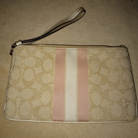 NWT Dempsey Large Corner Zip Wristlet In Signature Jacquard With Stripe & patch - Picture 5 of 11